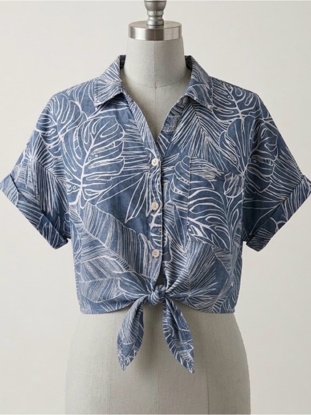 Tropical Palm Leaf Tie Front Long Crop Chambray Blue Button Down Top M Vacation